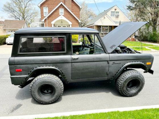 1973 Ford Bronco AUTOMATIC 302 ENGINE