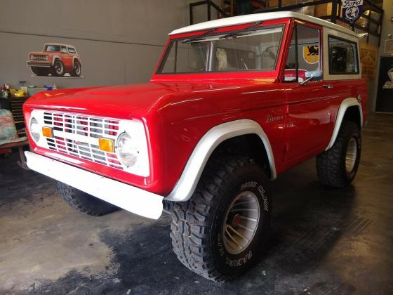 1973 Ford Bronco 4WD 02 V8 3-Speed Manual