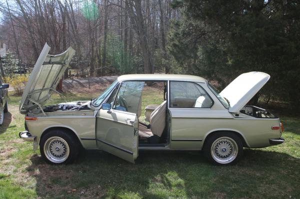 1974 BMW 2002 5 Speed 2.0L M10 Inline-4