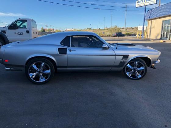 1969 Ford Mustang Fastback 5.0 Engine Restomod