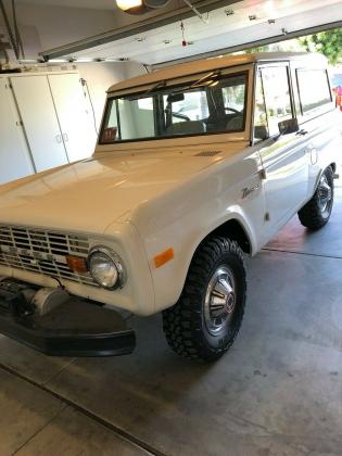 1977 Ford Bronco Custom V-8 302 Engine