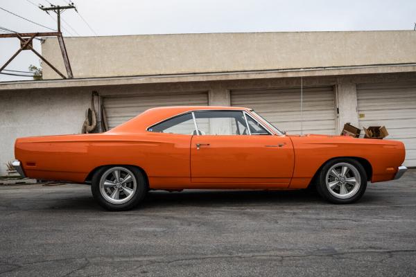 1969 Plymouth Road Runner Hemi 4 Speed Vitamin C Orange