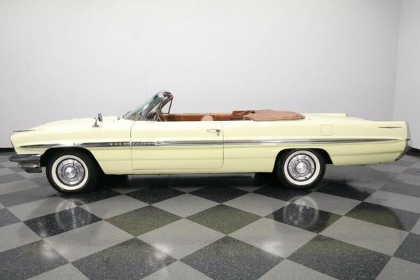 1961 Pontiac Bonneville Convertible 389 V8 Engine