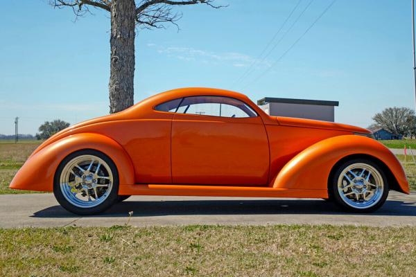 1937 Ford 2 Door 351 WIndsor 351 Cleveland V8 engine