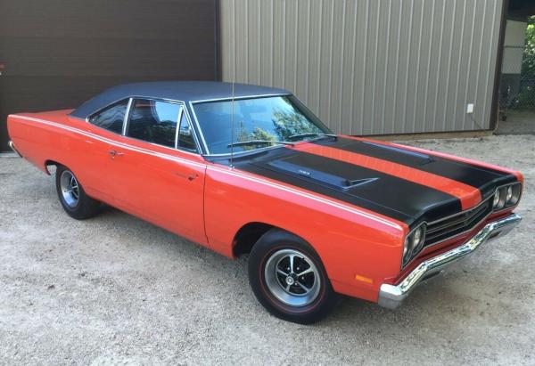 1969 Plymouth Road Runner Big block 383 HP engine original rust free sheet metal