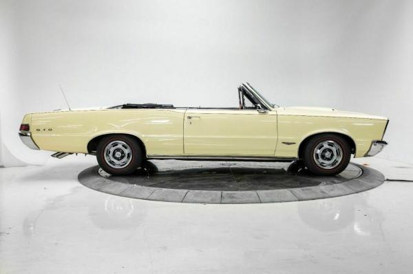 1965 Pontiac GTO Convertible V8 6.3L Manual 4-Speed