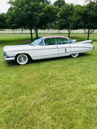 1959 Cadillac Fleetwood Sedan RWD 8 Cylinders