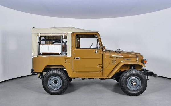 1979 Toyota FJ40 2 Doors Fuel Injected Motor