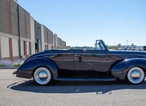 1940 Ford Deluxe Convertible 350 CID V8 Engine