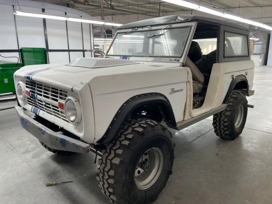 1967 Ford Bronco U150 302 V8 New gas tank Great project Bronco