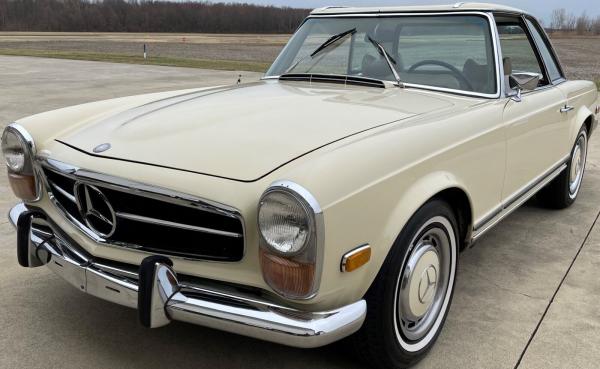 1970 Mercedes-Benz 280SL​ 92000 Miles runs and drives fantastic