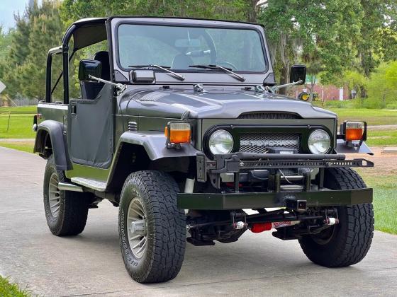 1977 Toyota FJ40 Land Cruiser peppy Chevy 350 small block mild cam