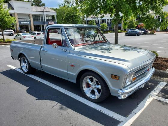 1968 Chevrolet C-10 short bed with 350 ci automatic column shift