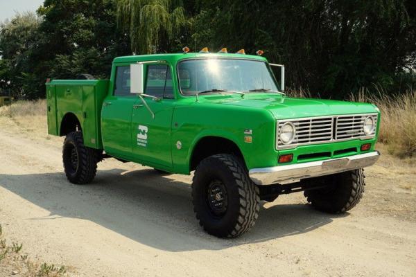 1972 International Harvester Travelette 1210 Crew Cab