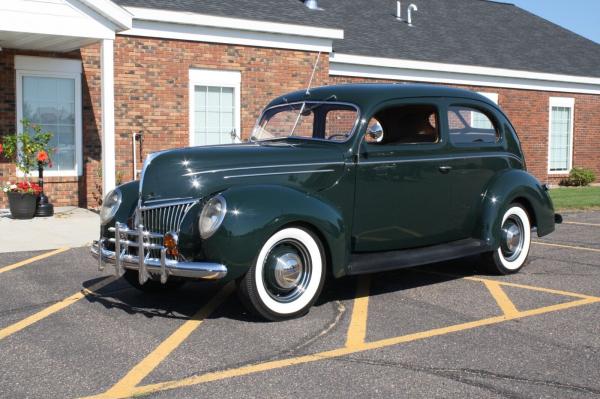 1939 Ford Deluxe SEDAN v8 manual