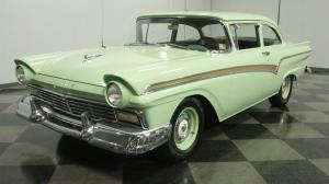 1957 Ford sedan 300  cleveland manual