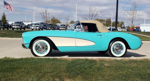 1957 Chevrolet Corvette 3 speed manual transmission 283 cu in V8 Engine