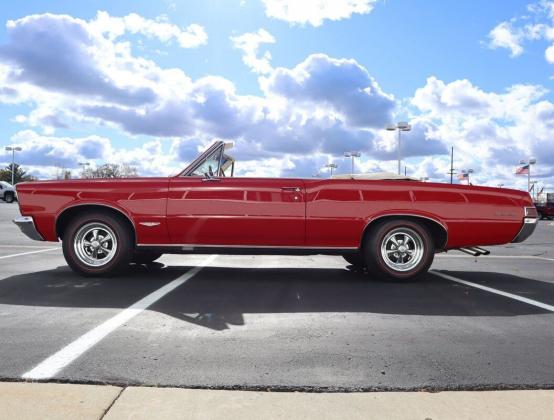 1965 Pontiac GTO V8 Engine 4 Speed Manual