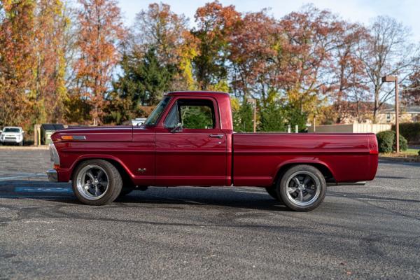 1972 Ford F 100 427 side oiler V8 engine