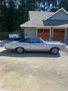 1966 Pontiac Le Mans Silver with black vinyl roof and black stripes